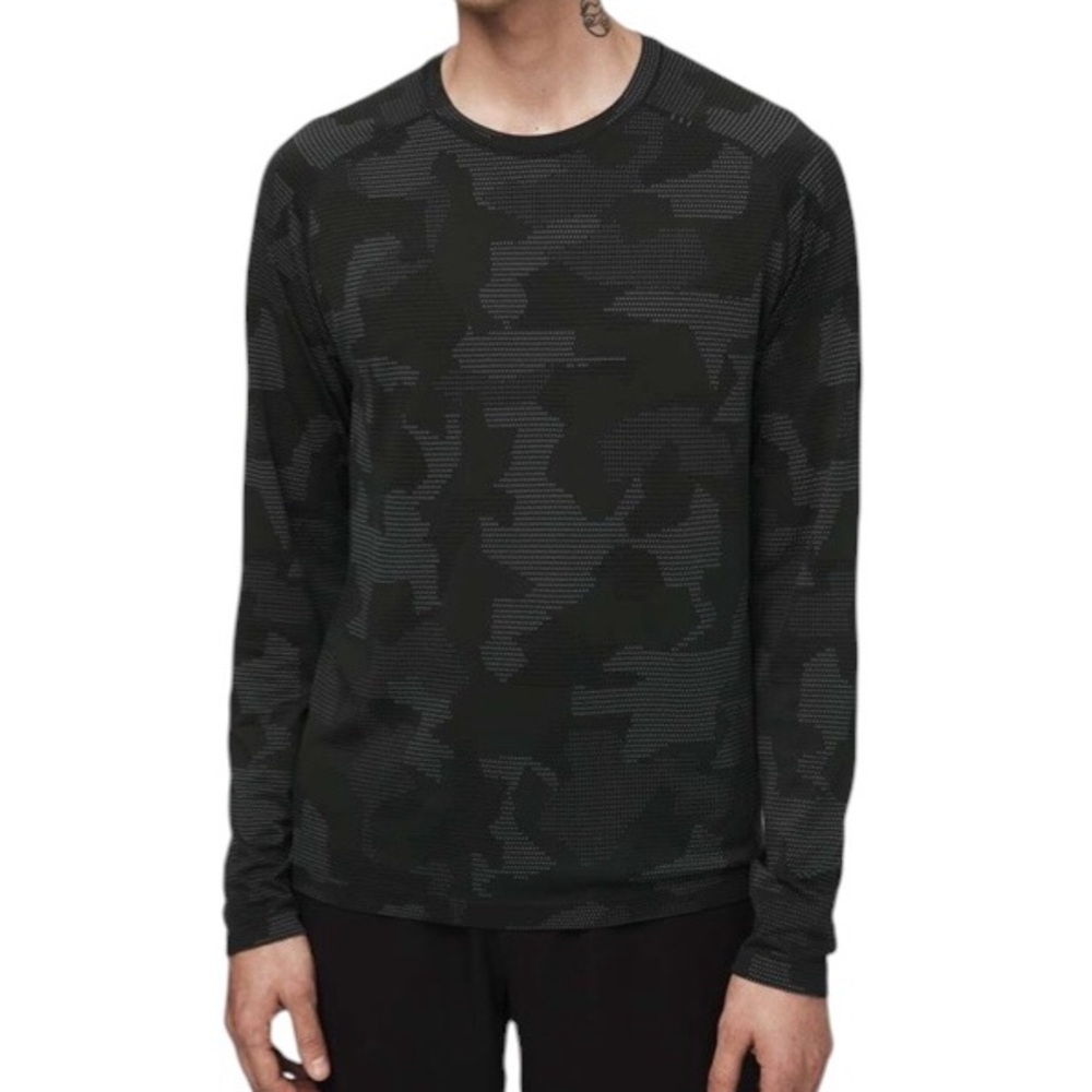 Lululemon Men’s Metal Vent Tech Long Sleeve
Geo Camo Grey /Black Small Orig $88